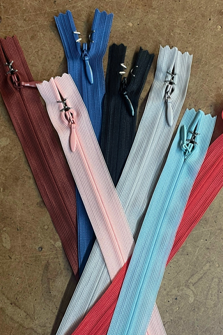 Invisible zipper + 9" hooks