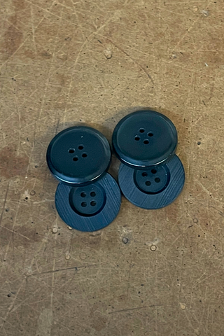 BLACK WOODEN BUTTON