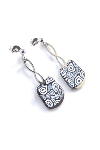 Boucle d'oreille signature infini graphique