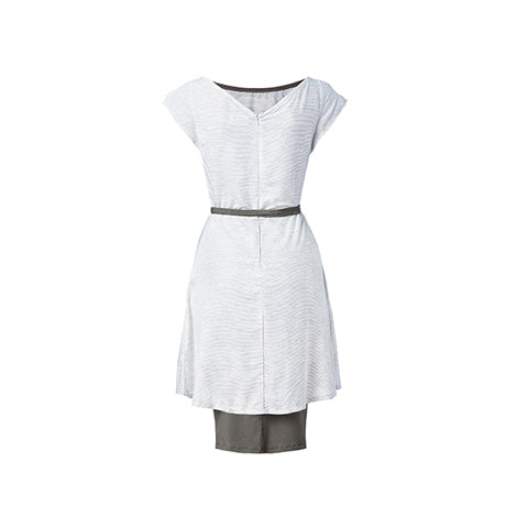Robe princesse cintrée à la taille avec fines rayures grises